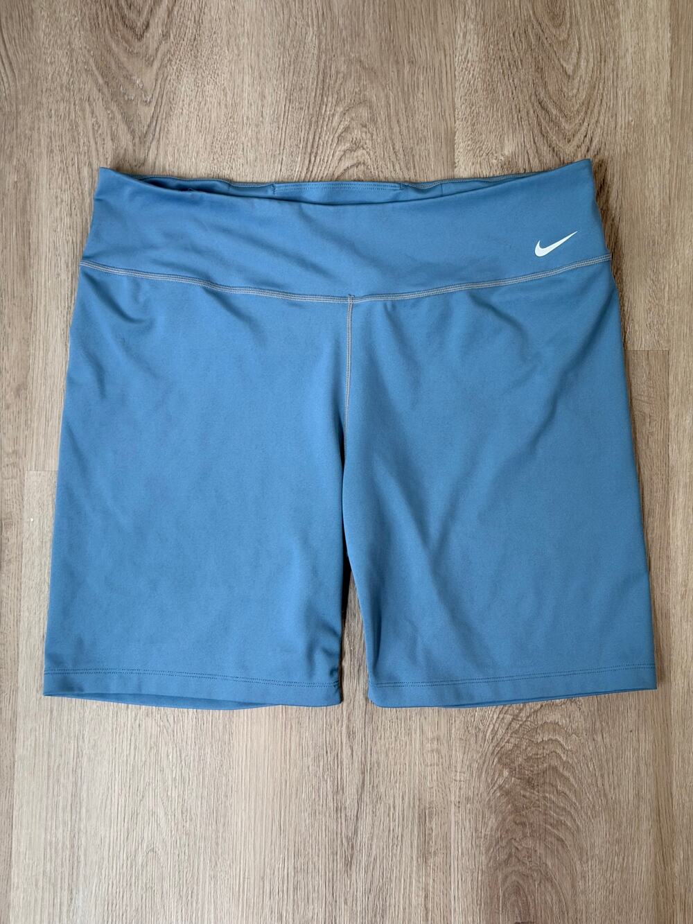 Nike One Women's Mid Rise 7" Tight Fit Shorts Size XL